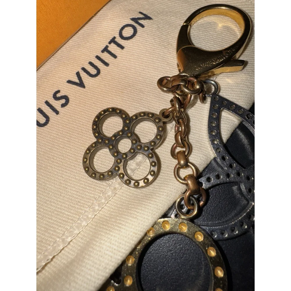 Louis Vuitton Flower key Chain Motif , Dust Bag, Box, COA - Picture 6 of 8